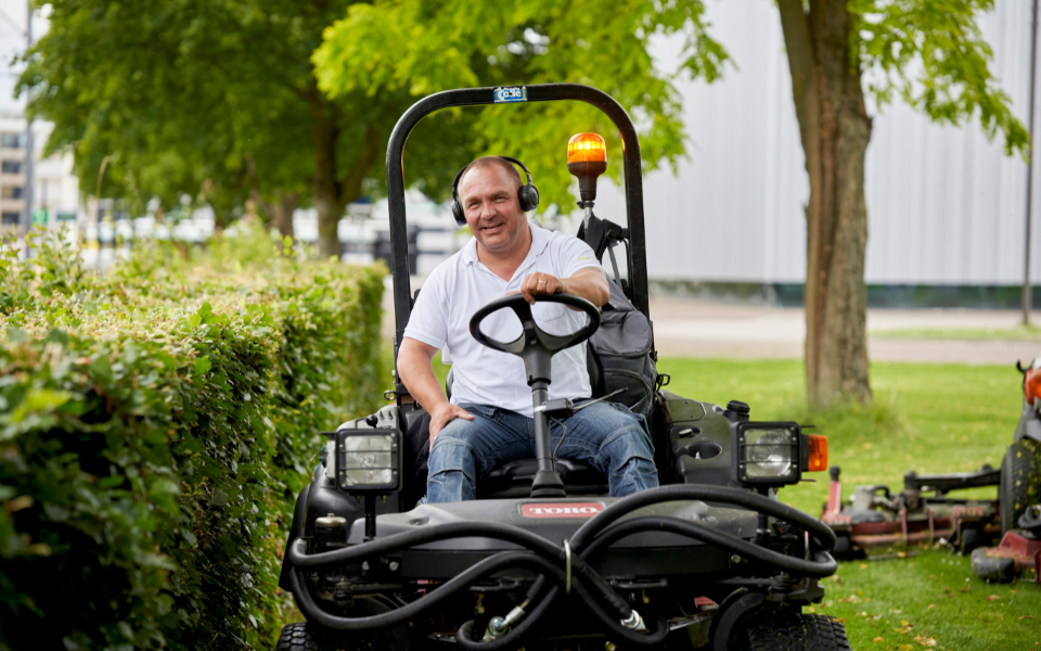 Afbeelding van verhaal Vrijheid, regen en resultaat op de grasmaaier