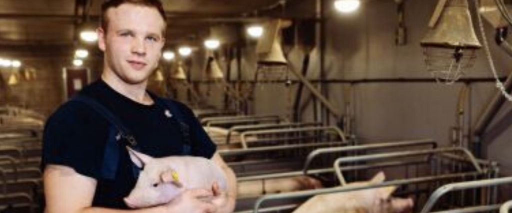 Afbeelding van verhaal Jelle combineert werk met naar school gaan